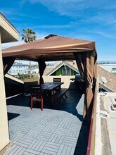 36 Breeze Ave, Unit 4 in Venice, CA - Foto de edificio - Building Photo