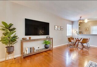 504 N Rosemary Ln, Unit 504 in Burbank, CA - Building Photo - Building Photo