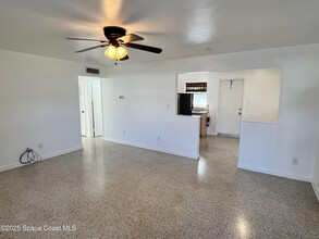 595 Cinnamon Dr in Satellite Beach, FL - Foto de edificio - Building Photo