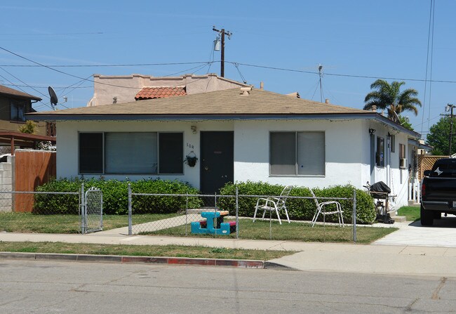 104-108 S Pacific Ave in Ventura, CA - Foto de edificio - Building Photo