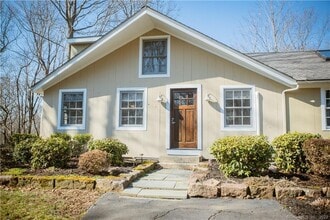 30 Whiting Farm Rd in Branford, CT - Building Photo - Building Photo