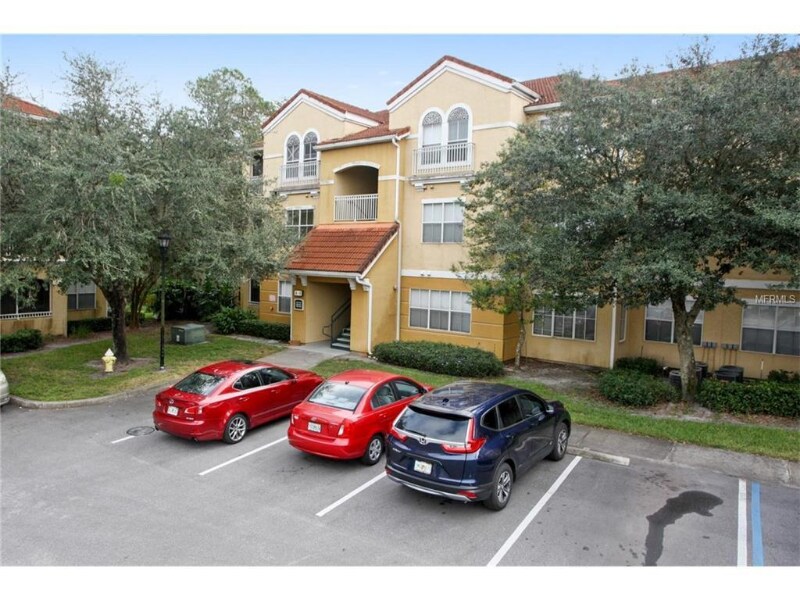 18001 Richmond Pl Dr in Tampa, FL - Building Photo