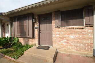 1108 W Tri Oaks Ln in Houston, TX - Building Photo - Building Photo