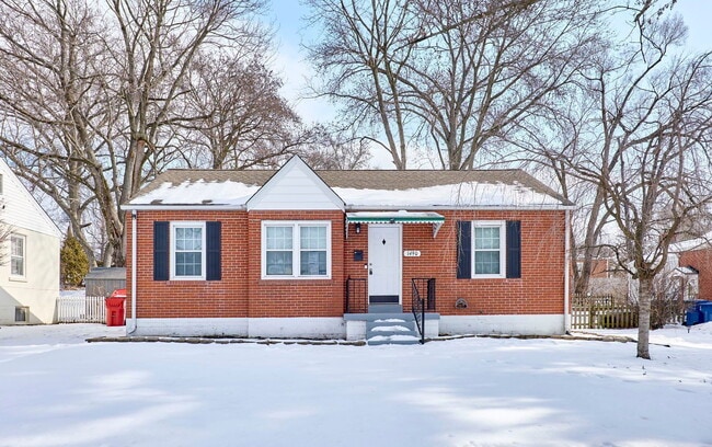 1490 E Duchesne Dr in Florissant, MO - Building Photo - Building Photo