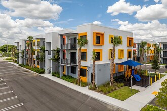 Gateway Luxury Apartments in Pompano Beach, FL - Building Photo - Building Photo