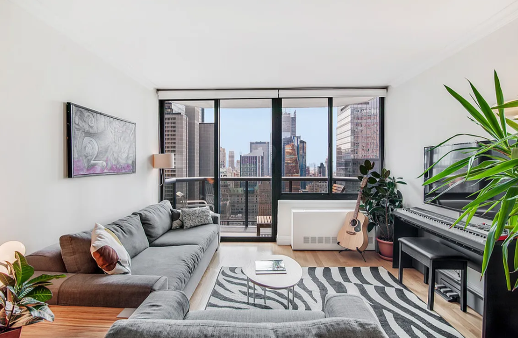 251 W 48th St in New York, NY - Building Photo