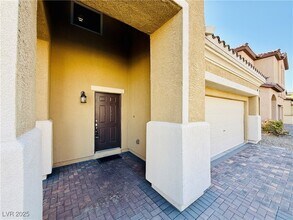 7056 Ipe Wood Rd in Las Vegas, NV - Building Photo - Building Photo