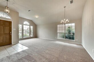 3015 Cross Timbers Dr in Irving, TX - Building Photo - Building Photo