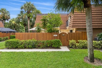 2402 24th Ct in Jupiter, FL - Building Photo - Building Photo