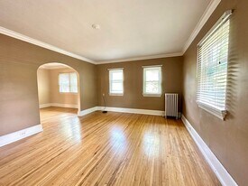 2320 E 2nd St in Duluth, MN - Building Photo