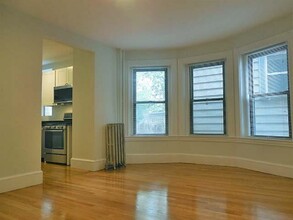 43 Cedar St, Unit 40-1R in Somerville, MA - Building Photo - Building Photo