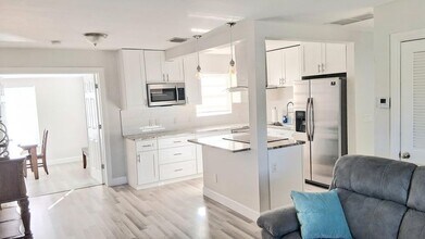 534 NW 5th St in Boynton Beach, FL - Foto de edificio - Building Photo