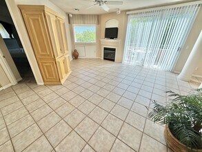 1550 San Juan Hills Dr in Las Vegas, NV - Foto de edificio - Building Photo