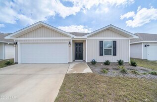 5028 Rivergrass Dr in Panama City, FL - Building Photo