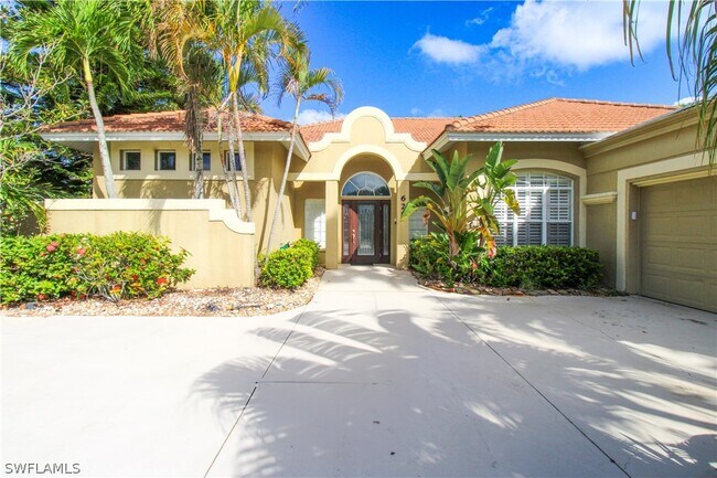 627 Soliel Dr in Naples, FL - Foto de edificio - Building Photo