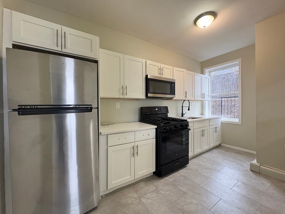 114 Mallory Ave, Unit 3 in Jersey City, NJ - Foto de edificio