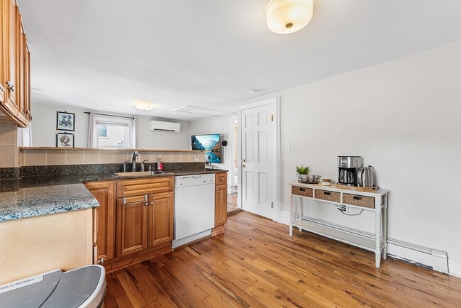 42 Jefferson St, Unit 3 in Cambridge, MA - Foto de edificio - Building Photo