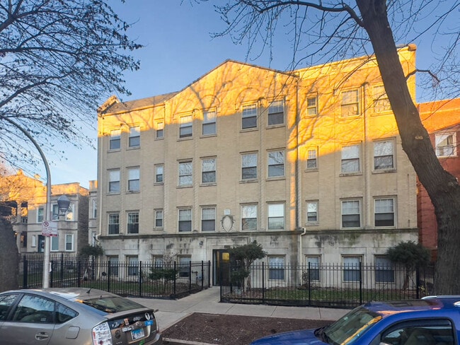 4037 N Kenmore Ave, Unit J02P in Chicago, IL - Building Photo - Building Photo