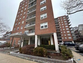 444 Bedford St in Stamford, CT - Foto de edificio - Building Photo