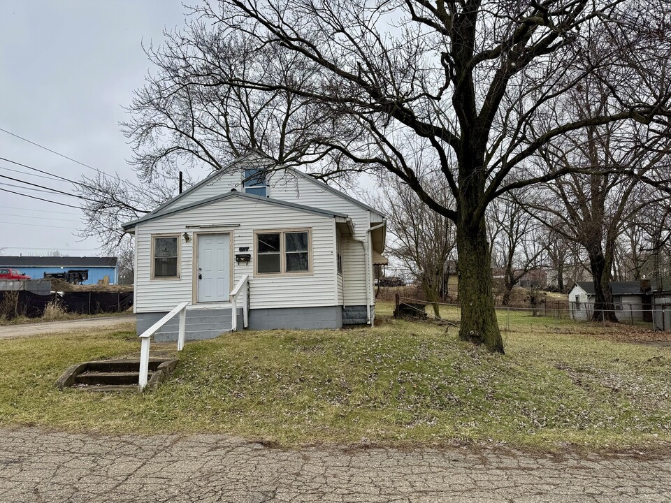 2701 Elrod Pl NE in Canton, OH - Building Photo