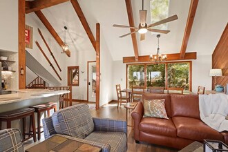 143 Tamarack Rd in Beech Mountain, NC - Foto de edificio - Building Photo