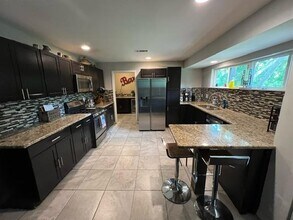 2606 Loyola Ln in Austin, TX - Building Photo - Building Photo