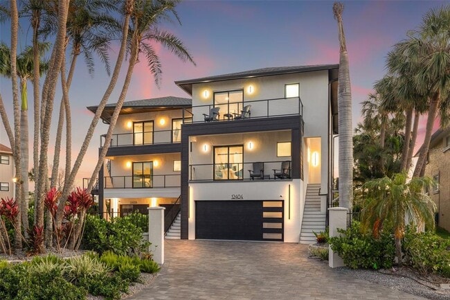 12400 Capri Cir N in Treasure Island, FL - Building Photo - Building Photo