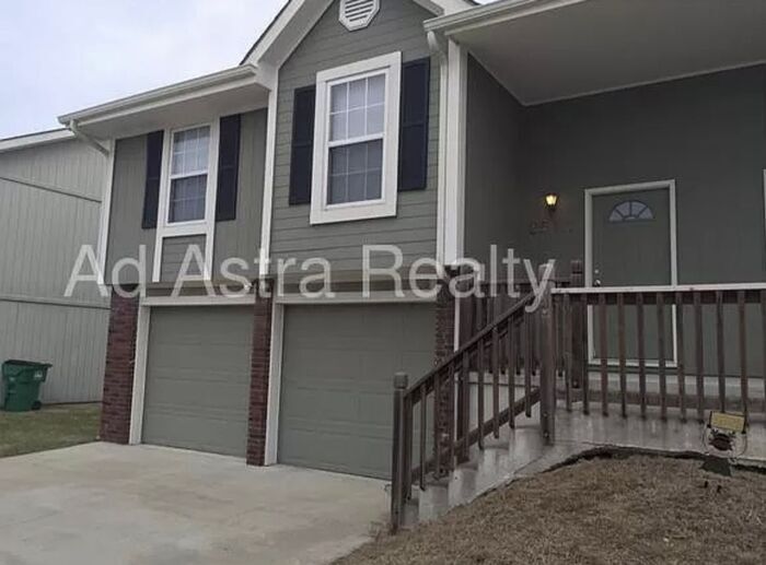 2513 Bent Oak Ct in Platte City, MO - Building Photo
