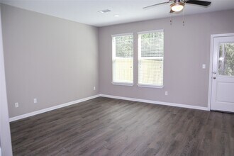 118 Artesian Way in New Caney, TX - Foto de edificio - Building Photo