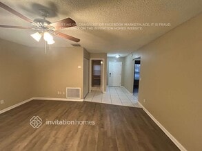 234 Regal Park Dr, Unit 1740-403 in Valrico, FL - Foto de edificio - Building Photo