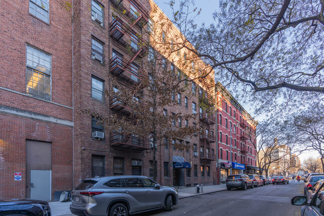 209 W 104th St in New York, NY - Building Photo - Building Photo