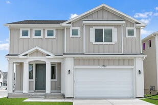 4728 E Lake Corner Dr in Eagle Mountain, UT - Building Photo