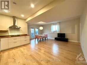 744 Meadowridge Cir in Ottawa, ON - Building Photo - Building Photo