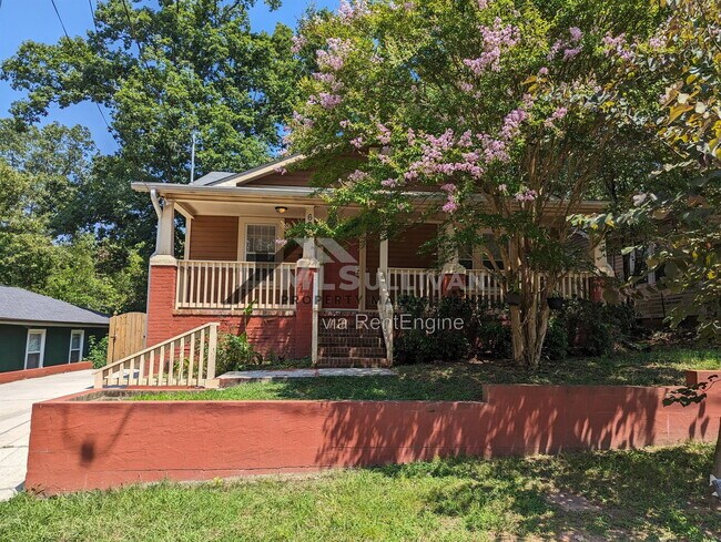 property at 608 N Maple St