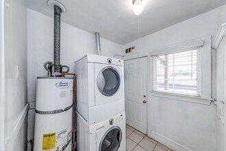 1308 S Van Ness Ave, Unit 1308 in Los Angeles, CA - Foto de edificio - Building Photo