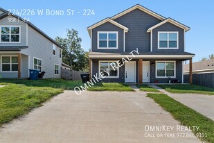 226-226 W Bond St in Denison, TX - Building Photo