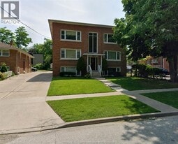 335 Detroit St in Windsor, ON - Building Photo