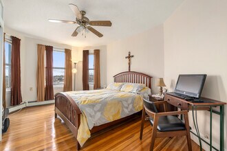 291 E Eagle St, Unit 2 in Boston, MA - Foto de edificio - Building Photo