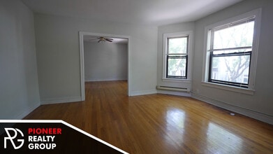 1129 W Oakdale Ave, Unit 1127-2A in Chicago, IL - Building Photo - Building Photo