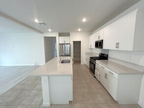 15764 Caterpillar Dr in Fontana, CA - Foto de edificio - Building Photo