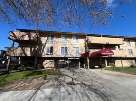 260 Industrial Pkwy in Hayward, CA - Building Photo