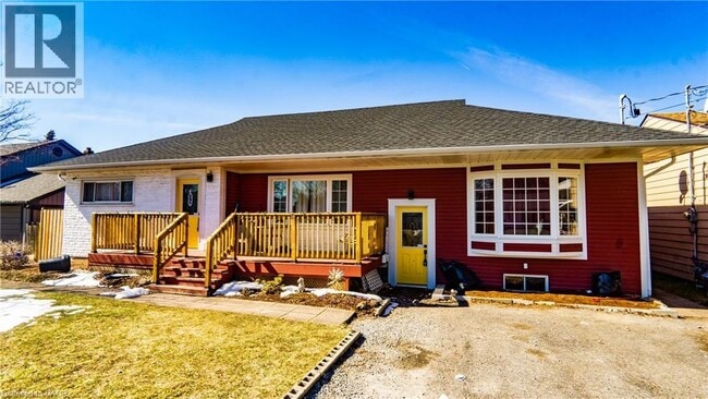 property at 5 Woodelm Dr