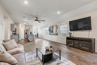 12224 Token Trl in Elgin, TX - Building Photo - Building Photo