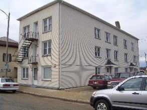 109 Steele St in Algoma, WI - Foto de edificio - Building Photo