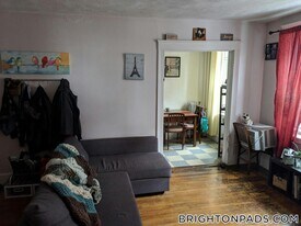 1615 Commonwealth Ave in Boston, MA - Building Photo