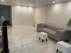 900 NE 12th Ave in Hallandale Beach, FL - Building Photo - Building Photo