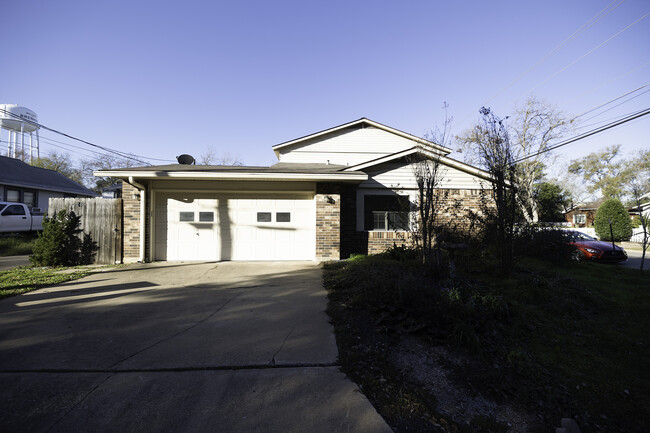 101 W Second St in Brenham, TX - Building Photo - Building Photo