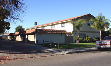 Juniper Street Townhomes in Escondido, CA - Building Photo - Building Photo