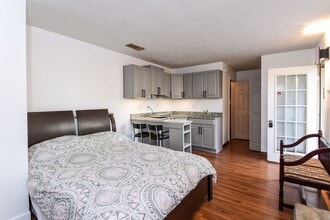 1312 Brandl Dr SW in Marietta, GA - Building Photo - Building Photo