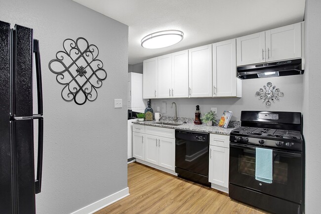 Verona at Silver Hill in Suitland, MD - Foto de edificio - Building Photo